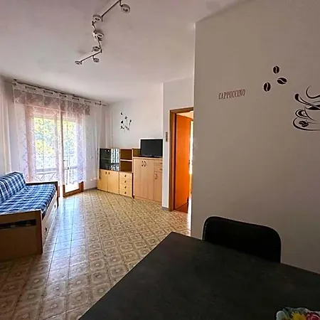 Spacious Flat Close To The - Beahost