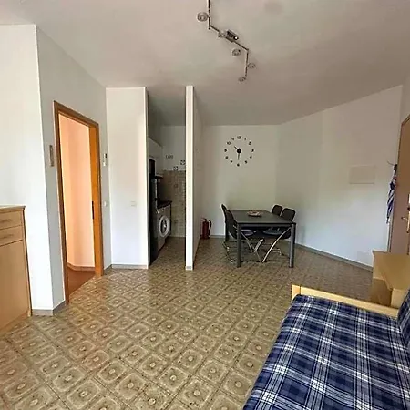 Spacious Flat Close To The - Beahost 3*